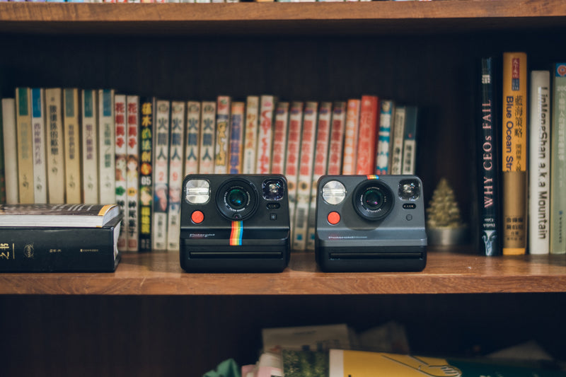 Polaroid Now+ i‑Type Instant Camera Starter Kit (Polaroid Now+ & i-Type Colour Film + Rainbow Strap Round)