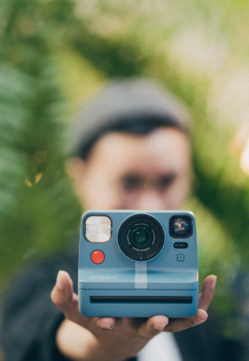 Polaroid Now+ i‑Type Instant Camera Starter Kit (Polaroid Now+ & i-Type Colour Film + Blue Grey Camera Bag)